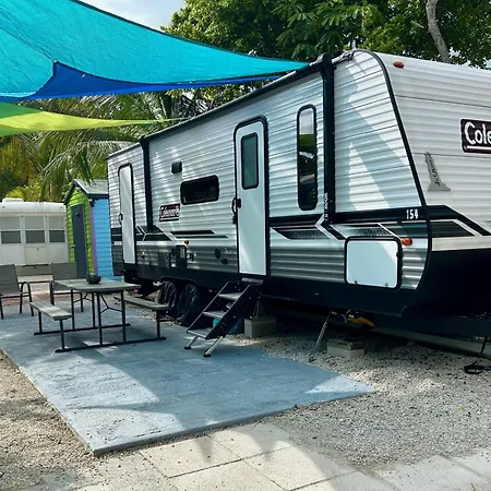 Rv By The Sea - Glamping In The Keys - Sleeps 6 Hotel